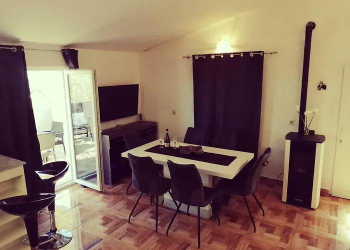 Zdenka Savar-maslina Appartement *