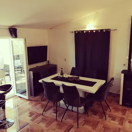 Zdenka Savar-maslina Apartment *