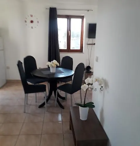 Zdenka Savar-maslina Lägenhet