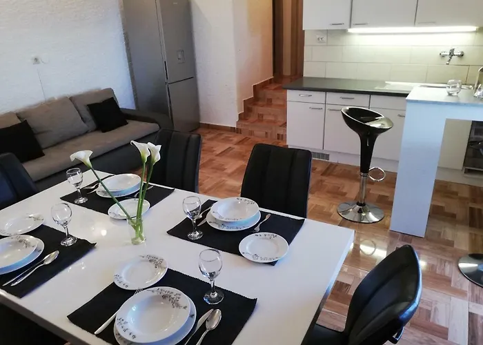 Zdenka Savar-maslina Lägenhet